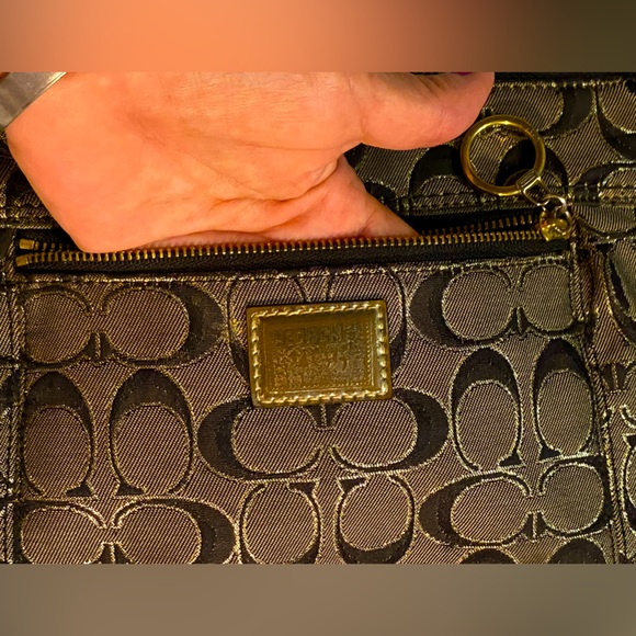 Vintage COACH Poppy crossbody bag,logo print with gold details, distressed look - Picture 8 of 16